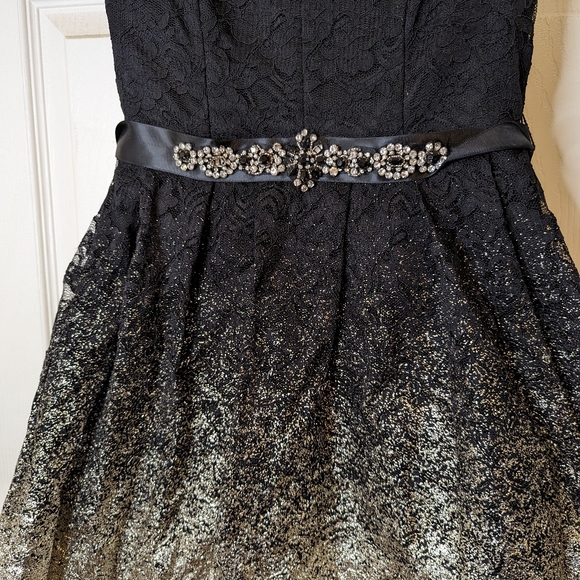 Ladies black and gold strapless mini dress with sequins and beads size 7/8 - Picture 2 of 3